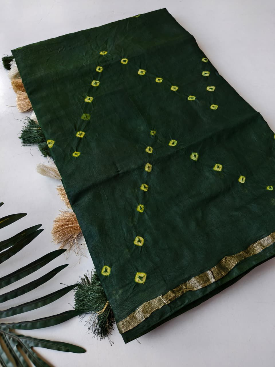 Enigmatic Dark Green Cotton Silk Bandhani Printed Saree With Jazzy Blouse Piece