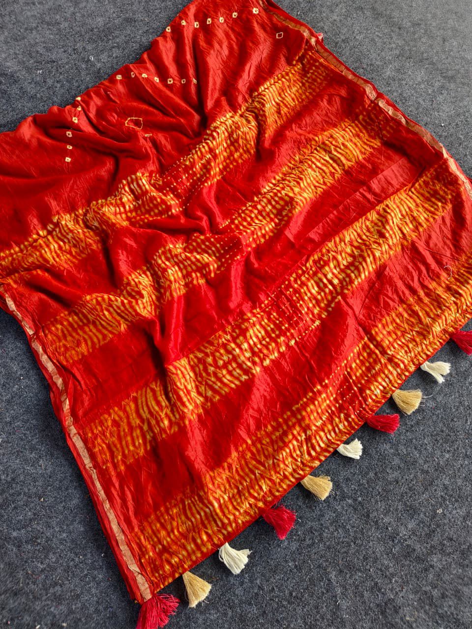 Symmetrical Red Cotton Silk Bandhani Printed Saree With Dalliance Blouse Piece