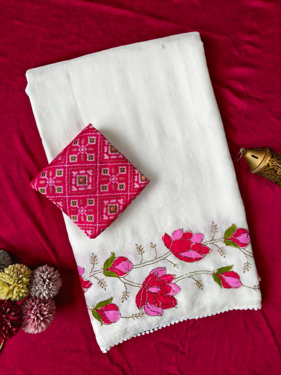 Mesmerising Off White Handwork Crush Silk Saree With Magnificat Blouse Piece