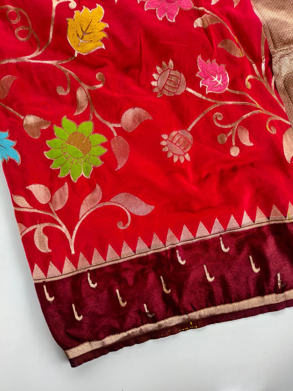 Enamoring Red Pure Viscose Banarasi Silk Saree With Girlish Blouse Piece