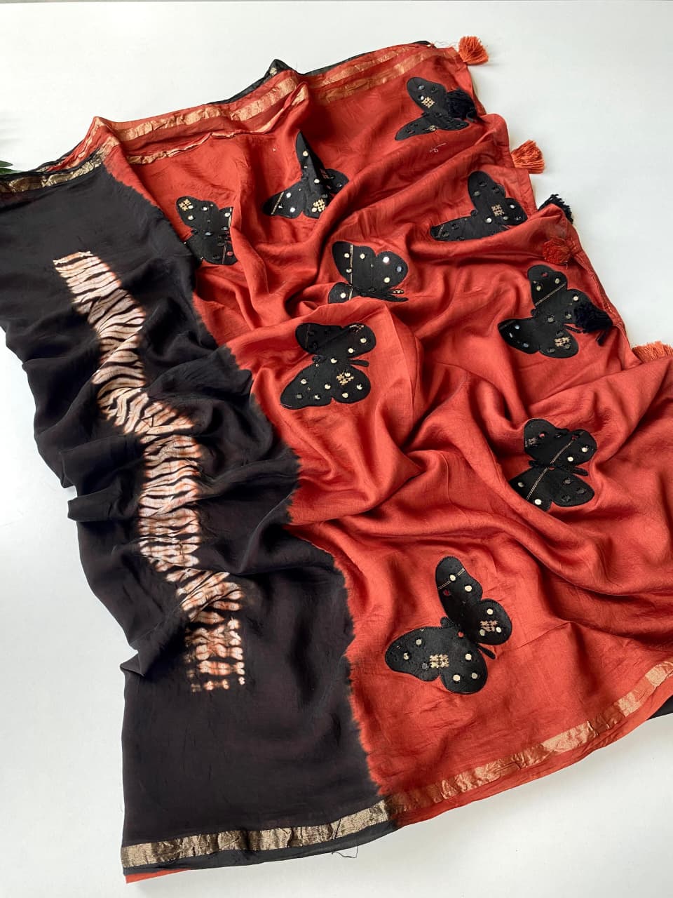 Prominent Black Bandhej Printed Cotton Silk Saree With Improbable Blouse Piece