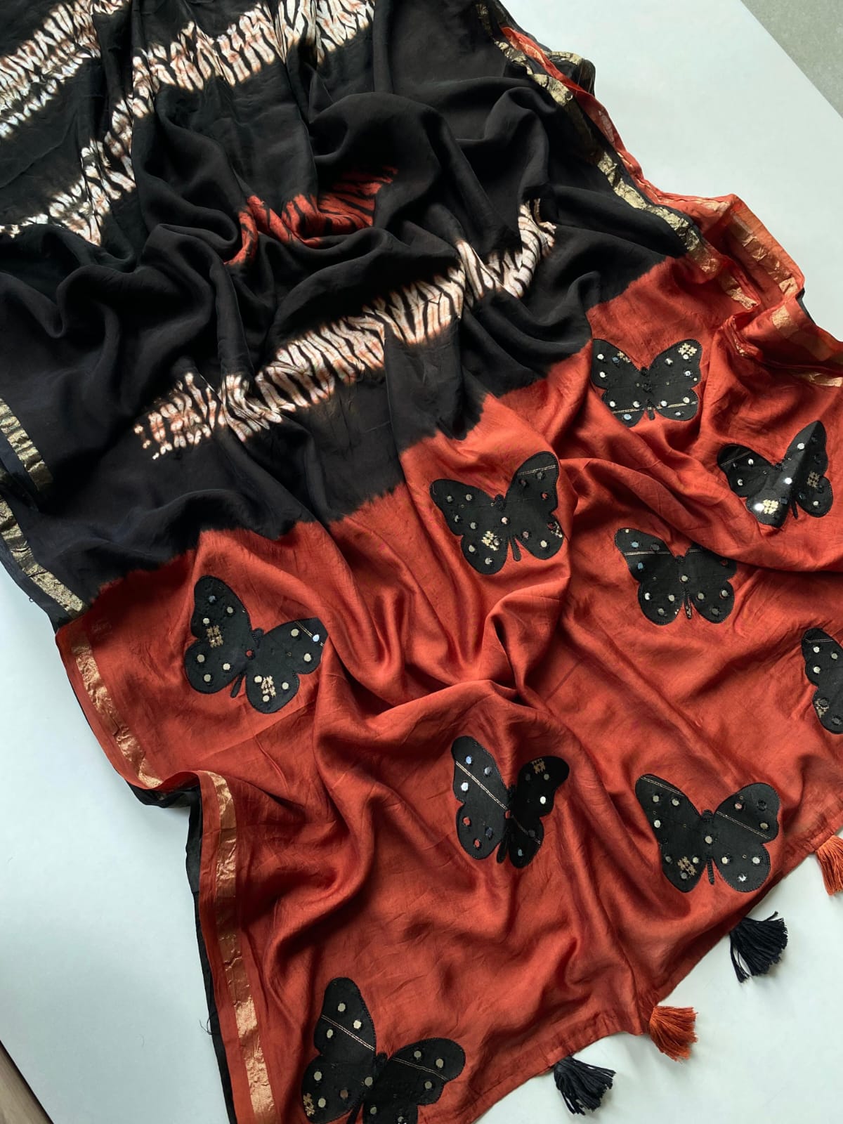 Prominent Black Bandhej Printed Cotton Silk Saree With Improbable Blouse Piece