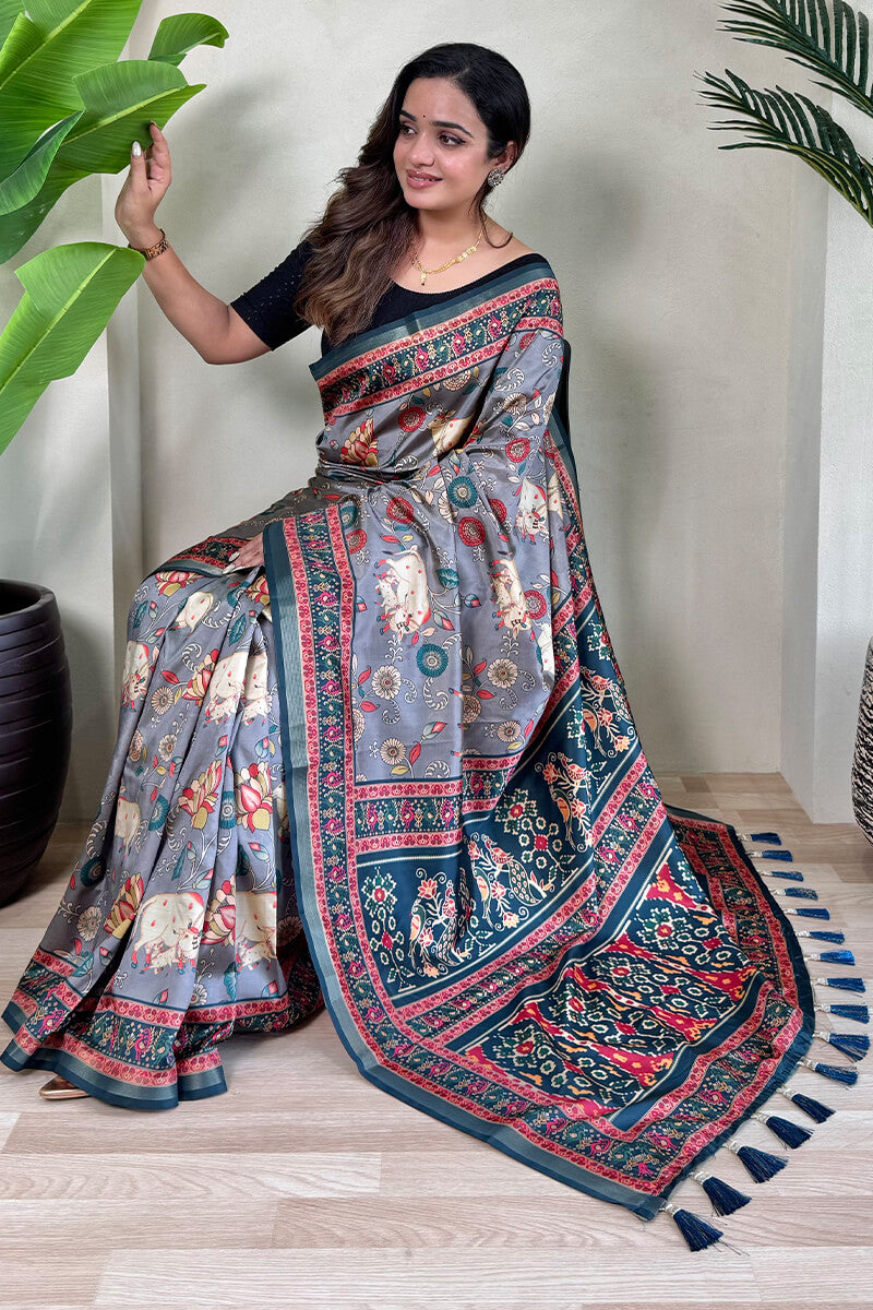 Evanescent Grey Kalamkari Printed Viscose Dola Silk Saree With Magnetic Blouse Piece