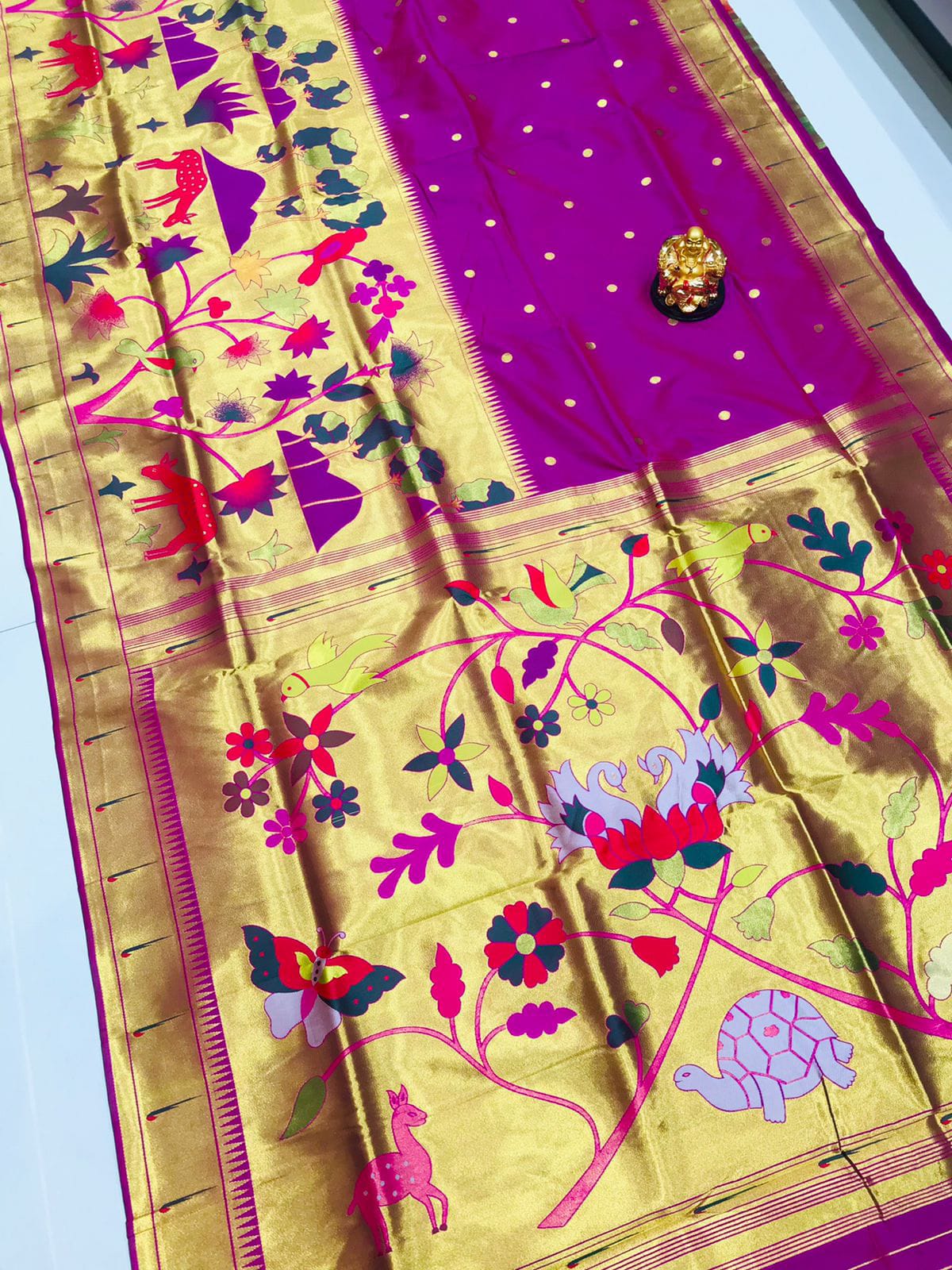 Engaging Magenta Paithani Silk Saree With Classy Blouse Piece