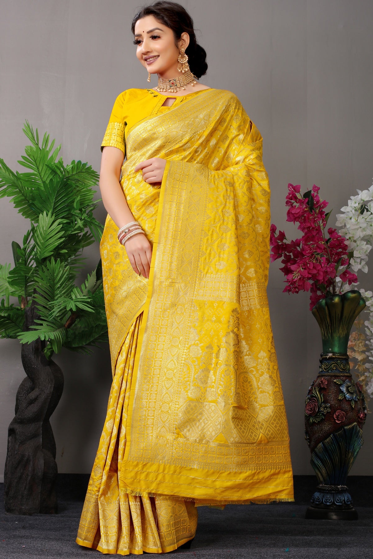 Smart Yellow Banarasi Silk Saree With Fairytale Blouse Piece