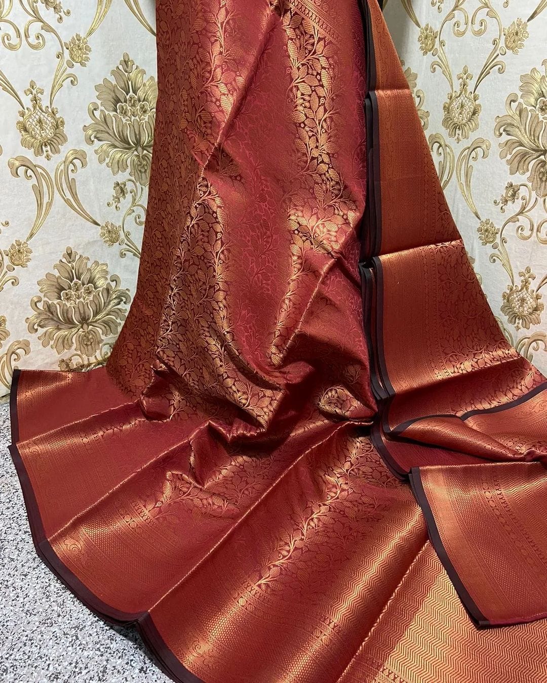 Felicitous Maroon Soft Banarasi Silk Saree With Brood Blouse Piece