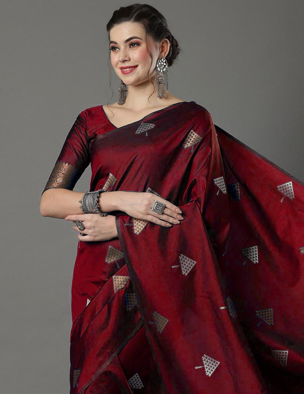 Inspiring Maroon Soft Silk Saree With Delightful Blouse Piece