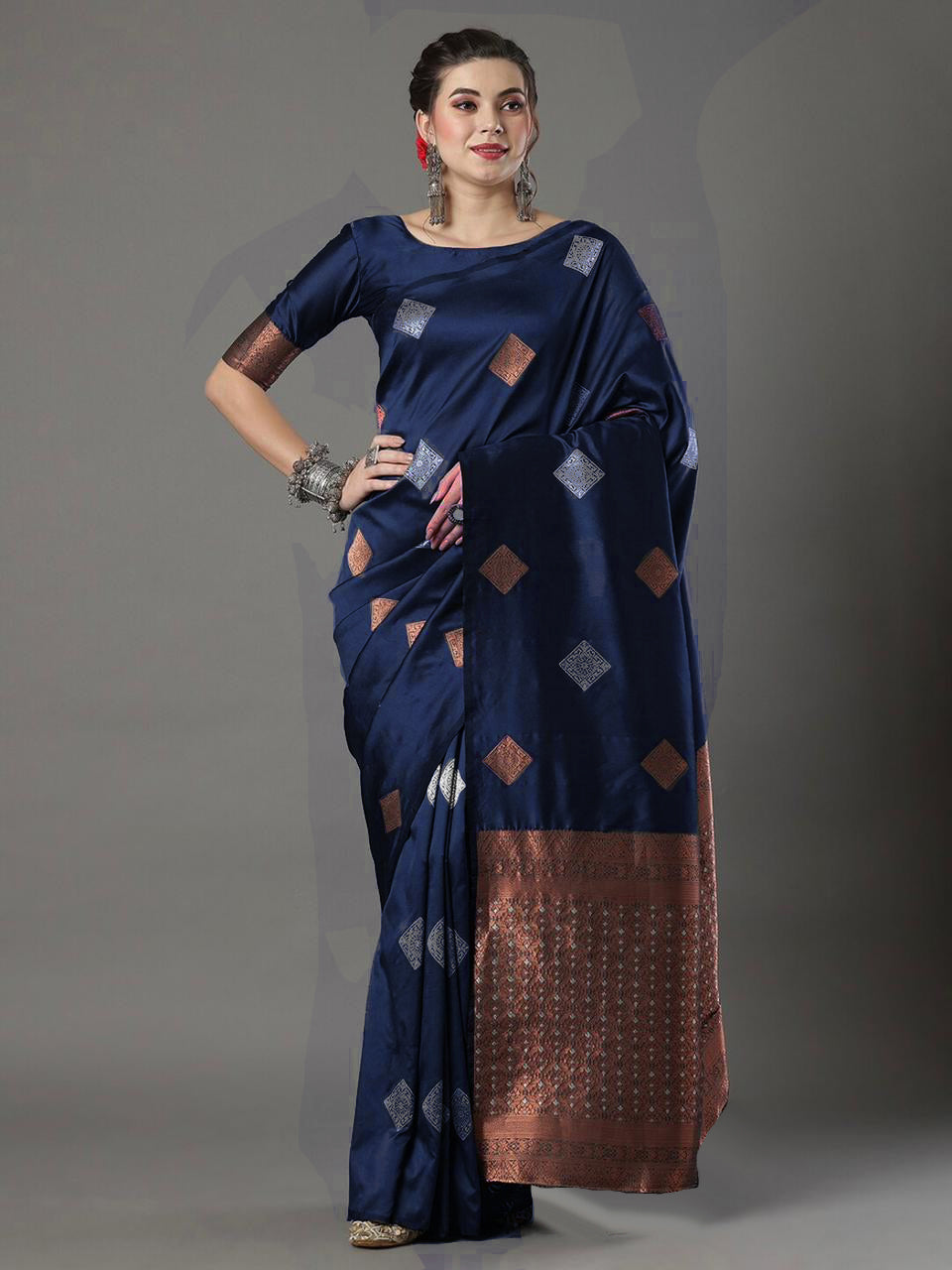 Symmetrical Navy Blue Soft Silk Saree With Splendorous Blouse Piece