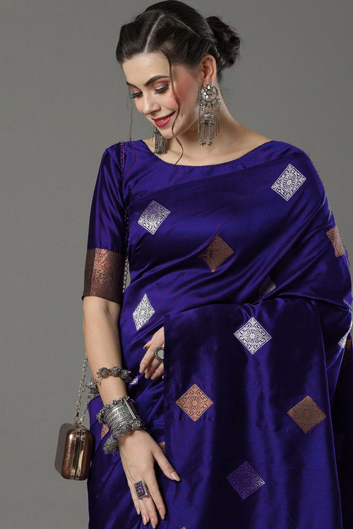 Load image into Gallery viewer, Incredible Royal Blue Soft Silk Saree With Devastating Blouse Piece
