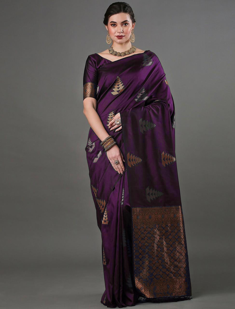 Incomparable Purple Soft Silk Saree With Enchanting Blouse Piece