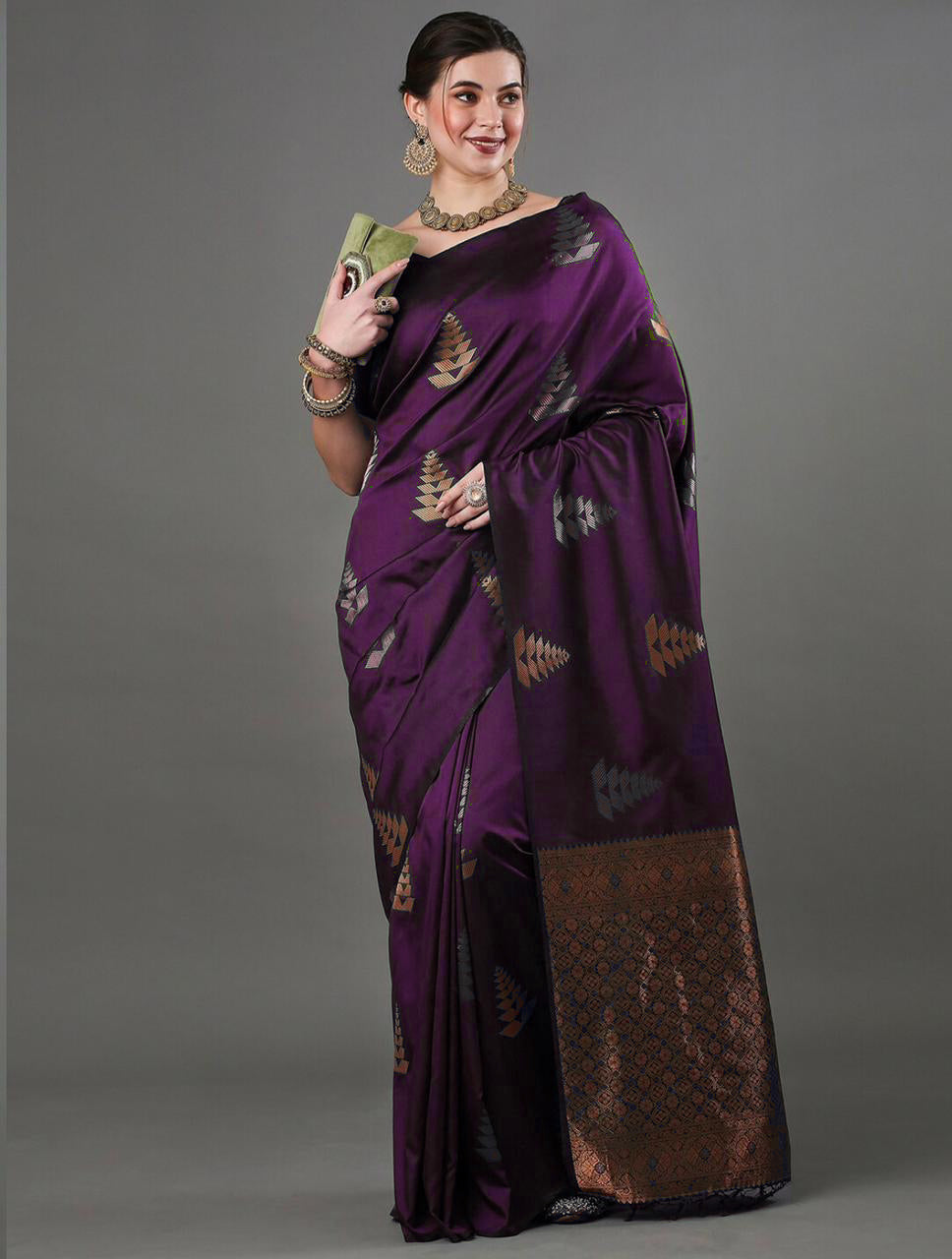 Incomparable Purple Soft Silk Saree With Enchanting Blouse Piece