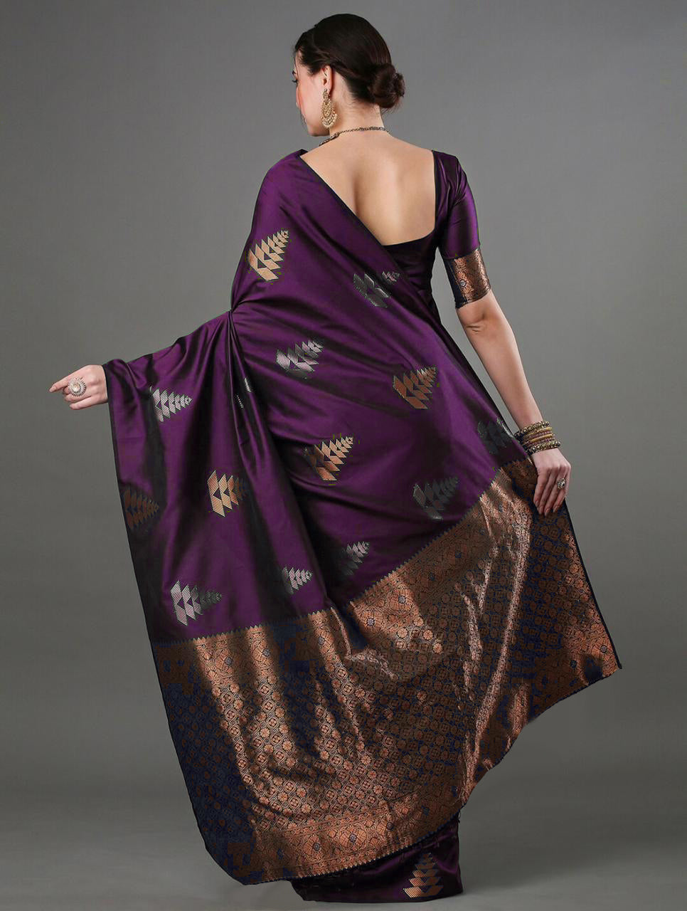 Incomparable Purple Soft Silk Saree With Enchanting Blouse Piece