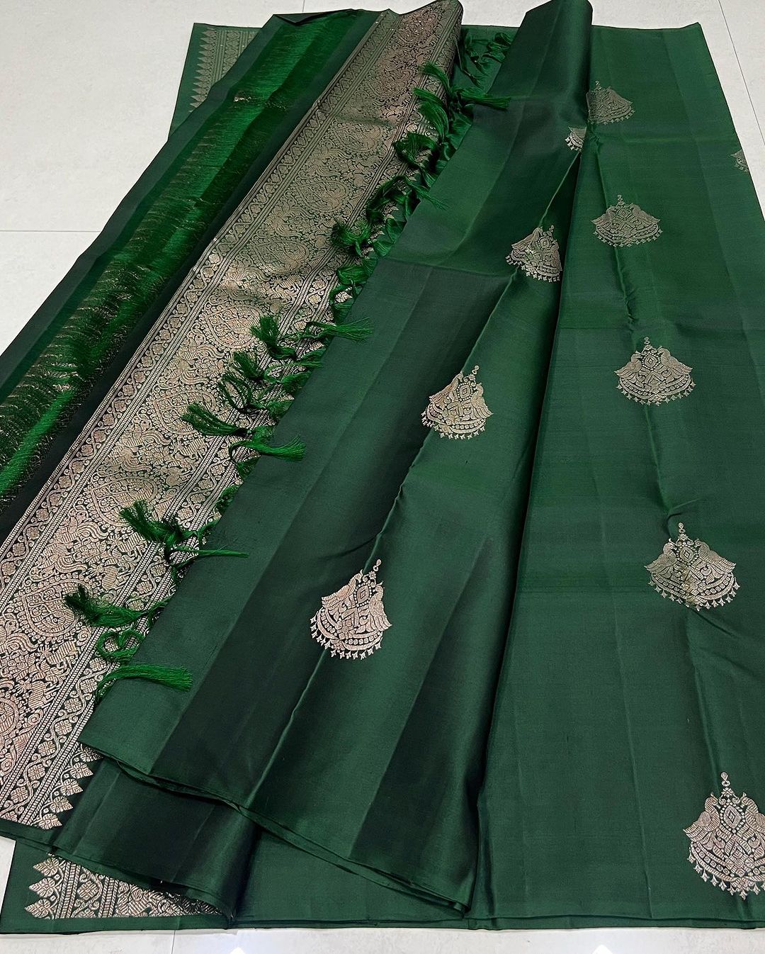 Pretty Dark Green Soft Silk Saree With Invaluable Blouse Piece