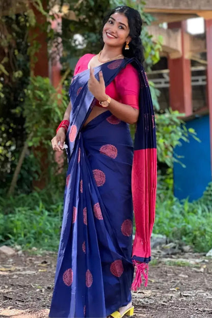 Dissemble Blue Soft Silk Saree With Chatoyant Blouse Piece