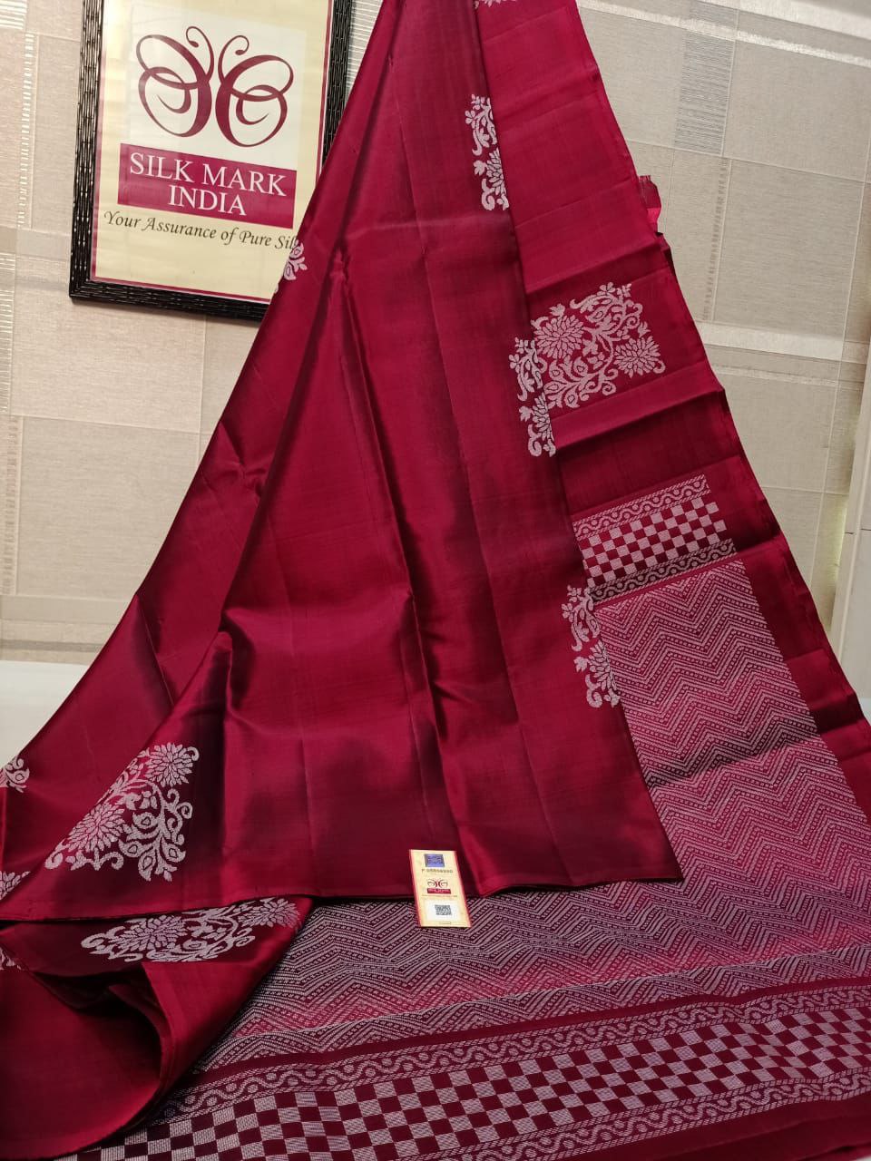 Most Stunning Red Soft Silk Saree With Inspiring Blouse Piece