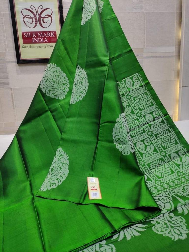 Demure Green Soft Silk Saree With Panoply Blouse Piece