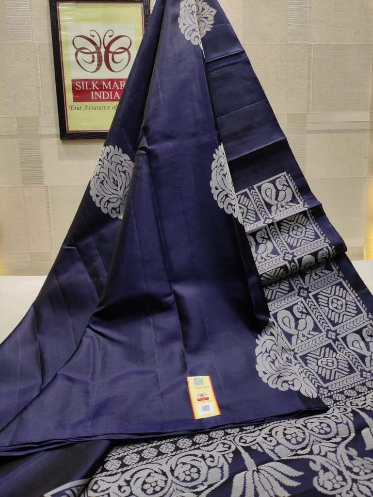 Staggering Navy Blue Soft Silk Saree With Splendorous Blouse Piece