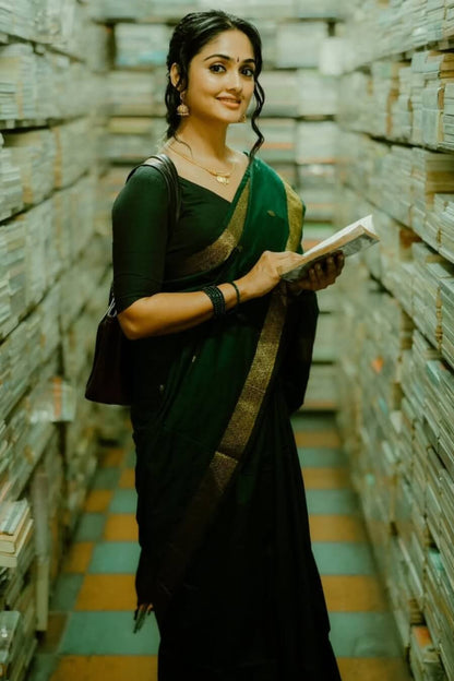 Piquant Dark Green Cotton Silk Saree With Deserving Blouse Piece