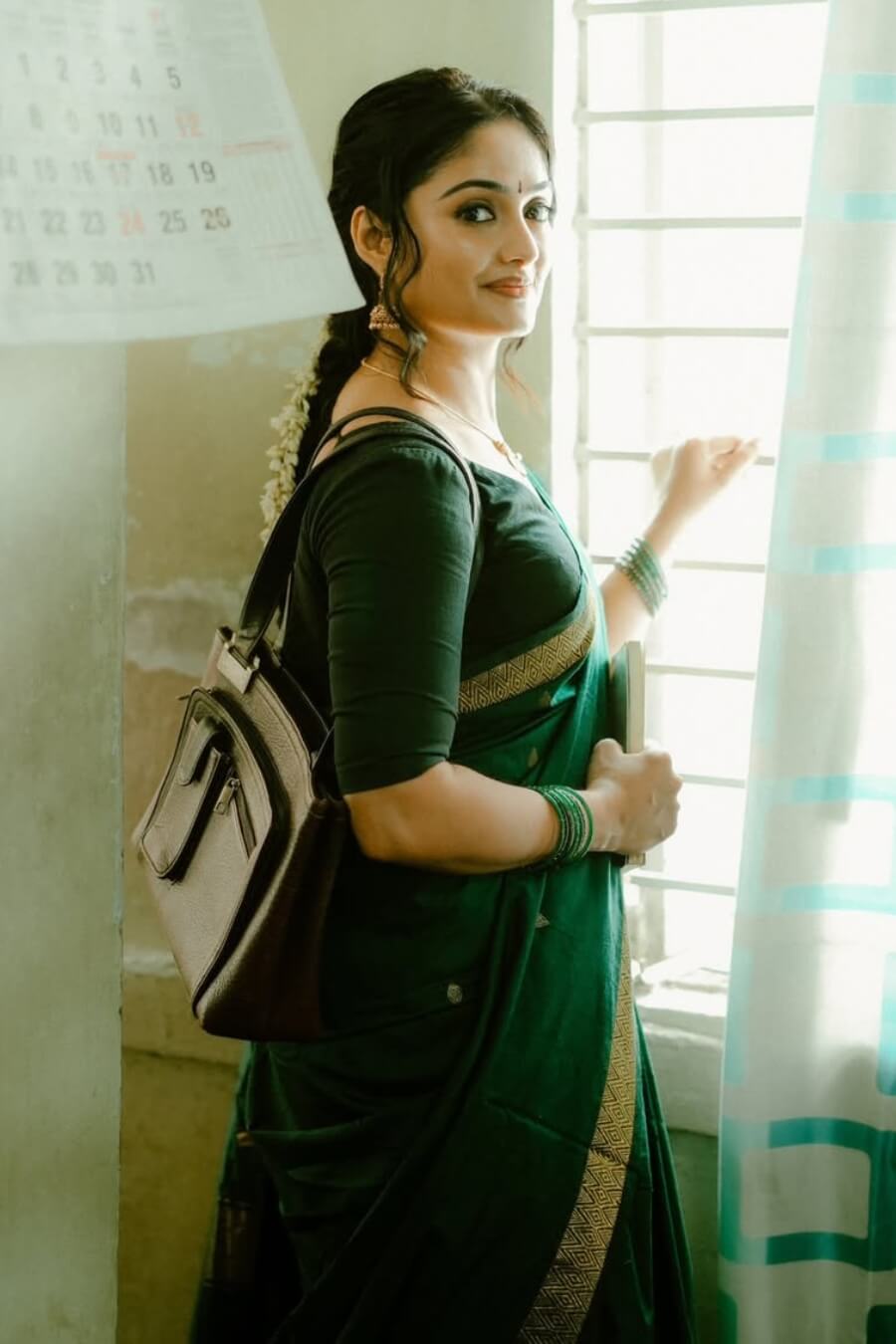 Piquant Dark Green Cotton Silk Saree With Deserving Blouse Piece