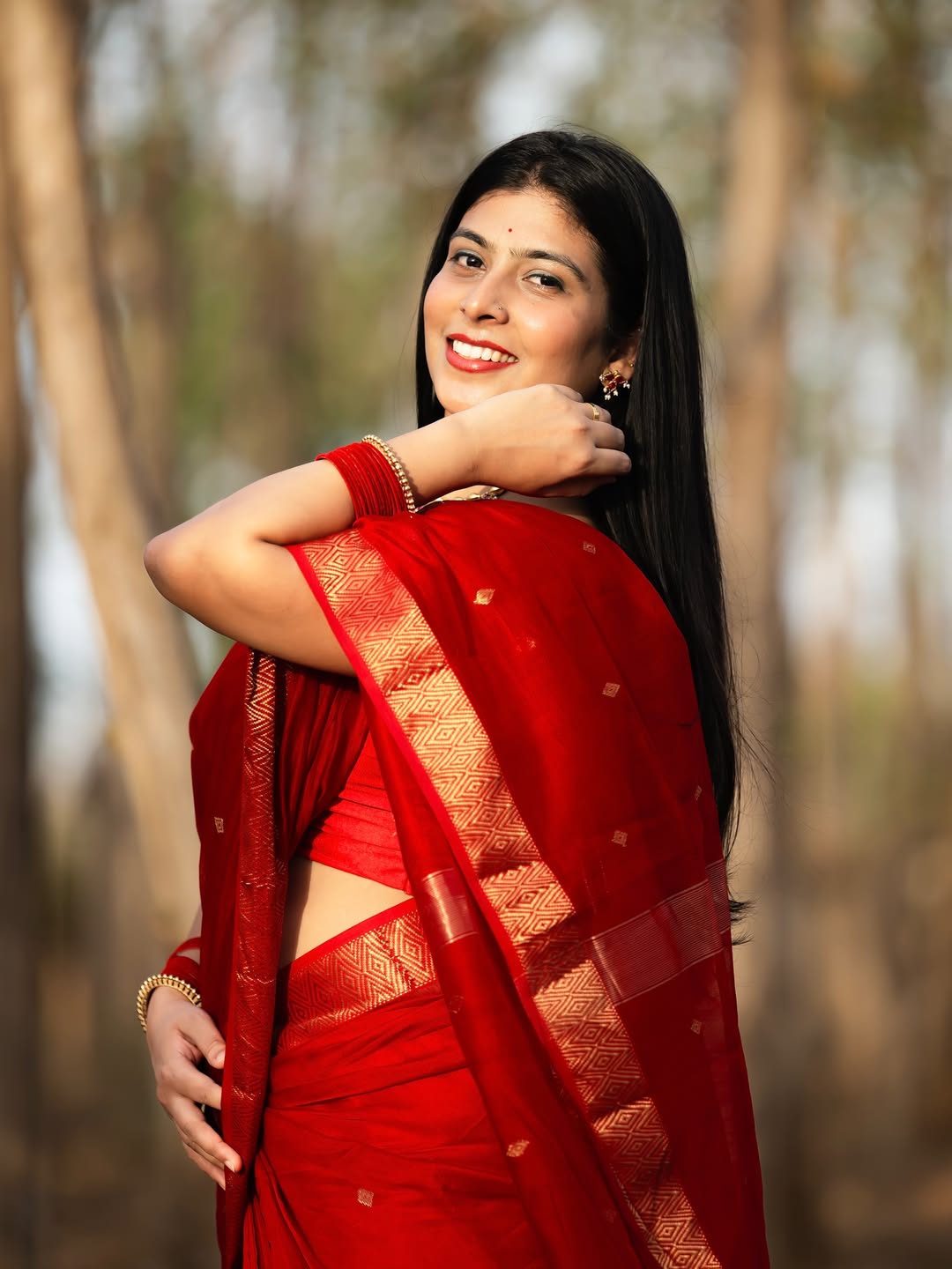 Murmurous Red Cotton Silk Saree With Capricious Blouse Piece