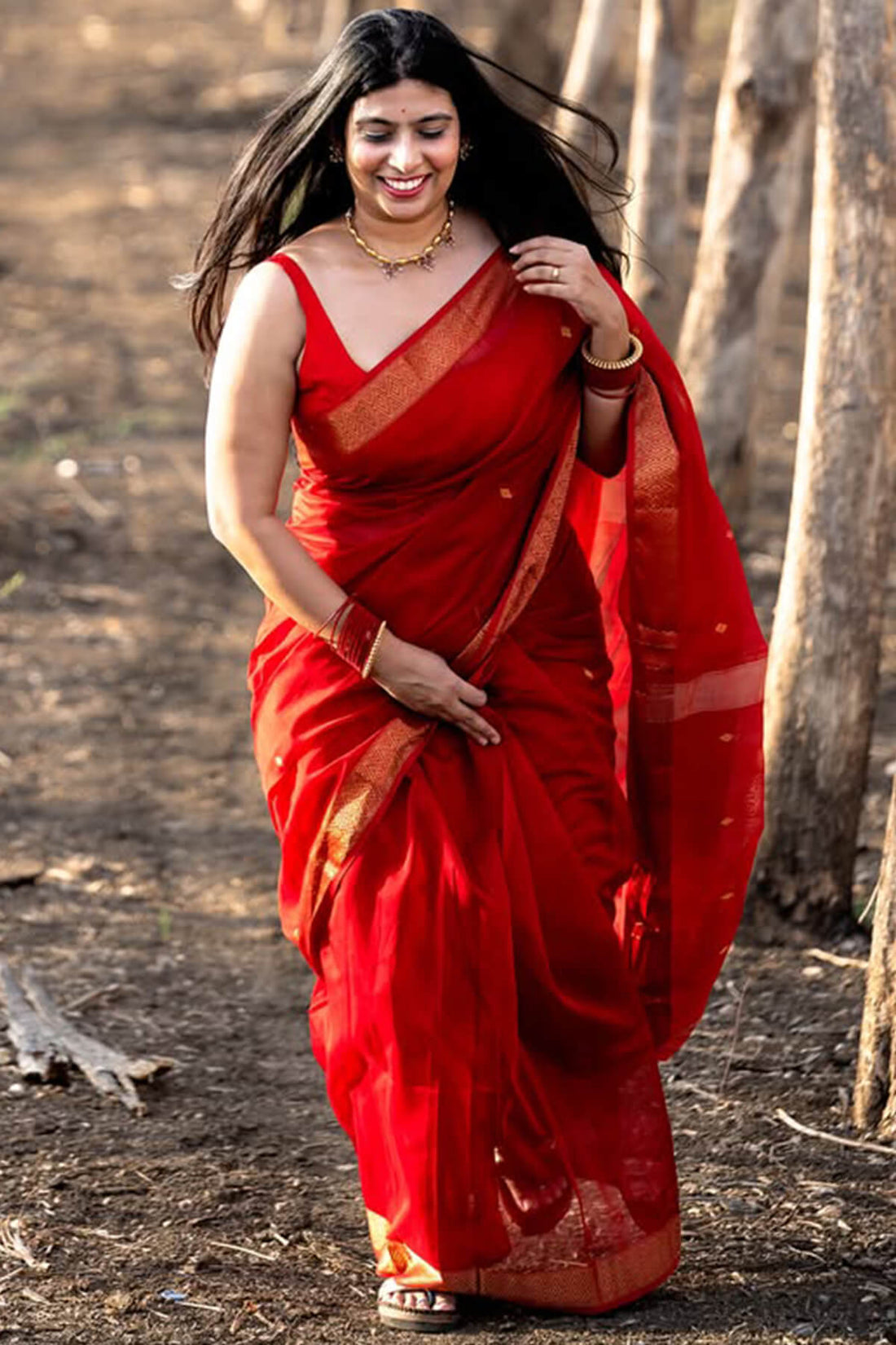 Murmurous Red Cotton Silk Saree With Capricious Blouse Piece