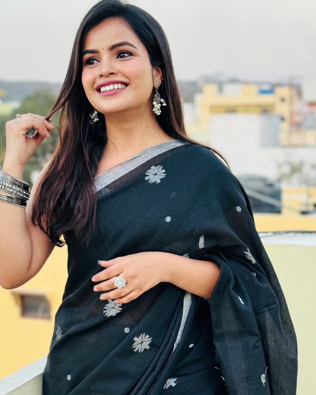 Posh Black Cotton Silk Saree With Prettiest Blouse Piece