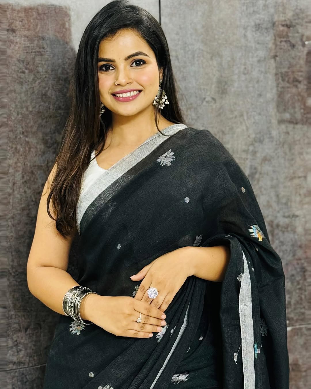 Posh Black Cotton Silk Saree With Prettiest Blouse Piece