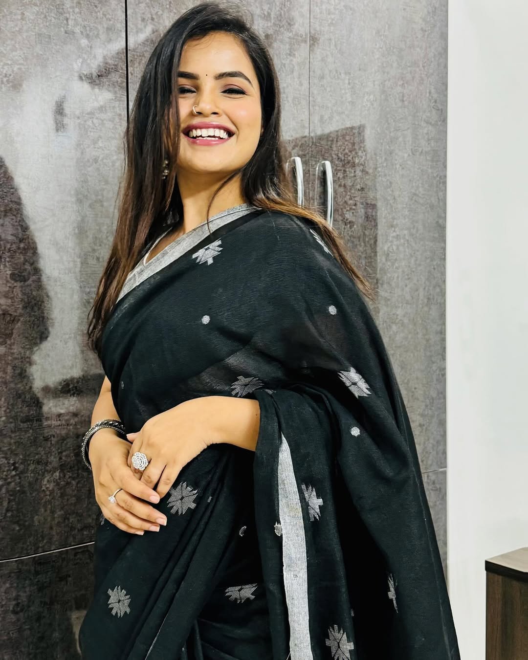 Posh Black Cotton Silk Saree With Prettiest Blouse Piece