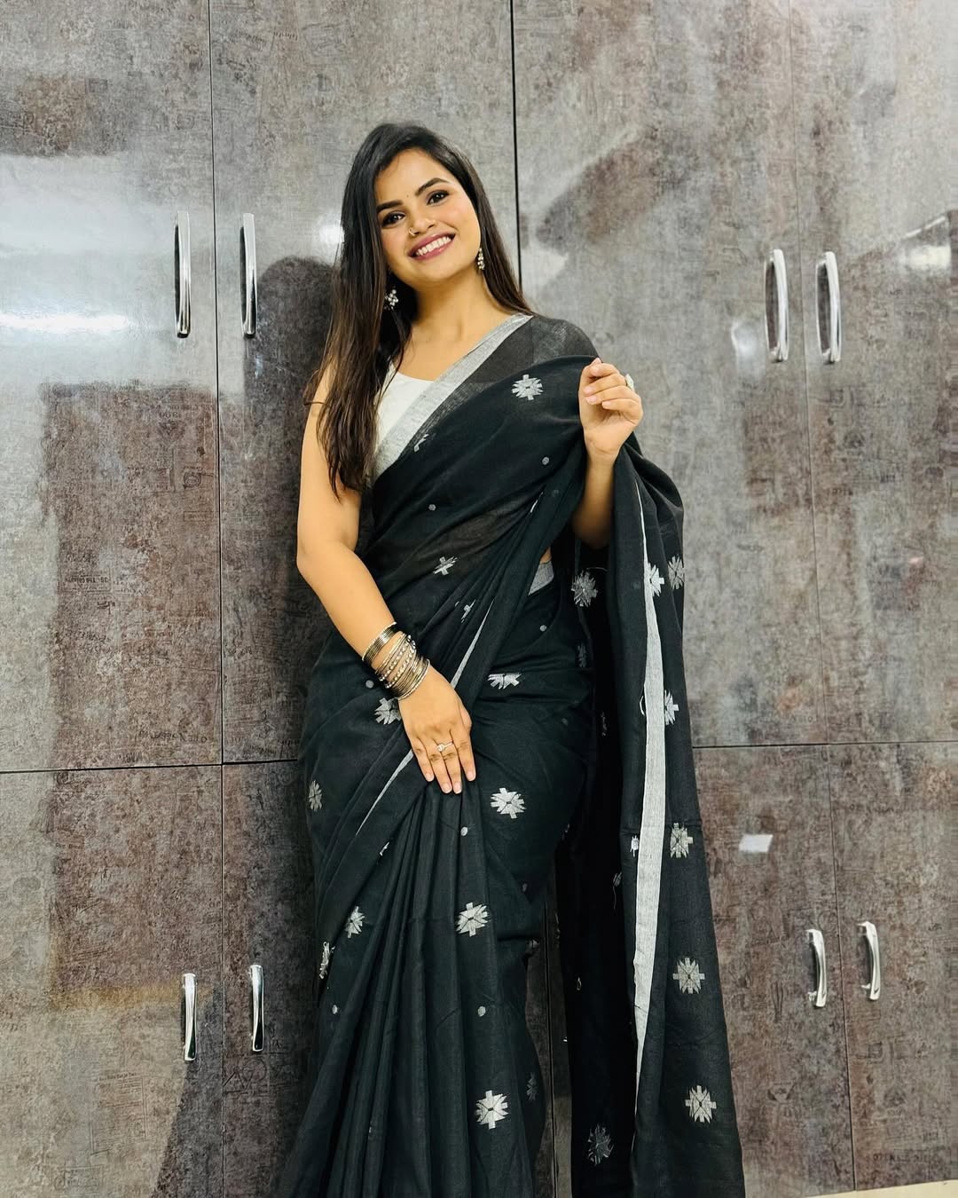 Posh Black Cotton Silk Saree With Prettiest Blouse Piece