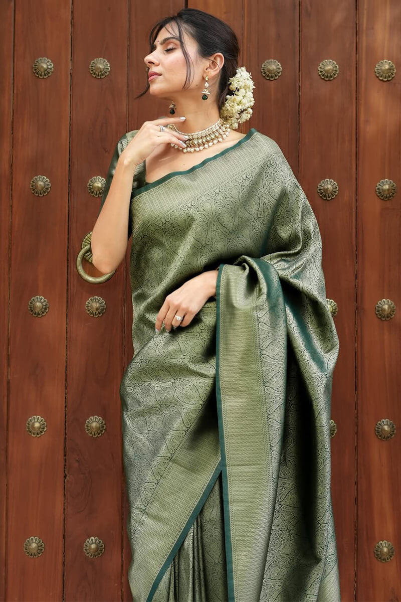 Blissful Dark Green Soft Silk Saree With Sizzling Blouse Piece