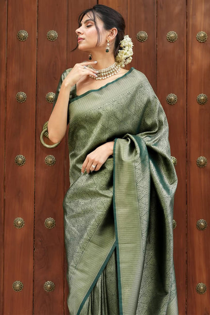Blissful Dark Green Soft Silk Saree With Sizzling Blouse Piece