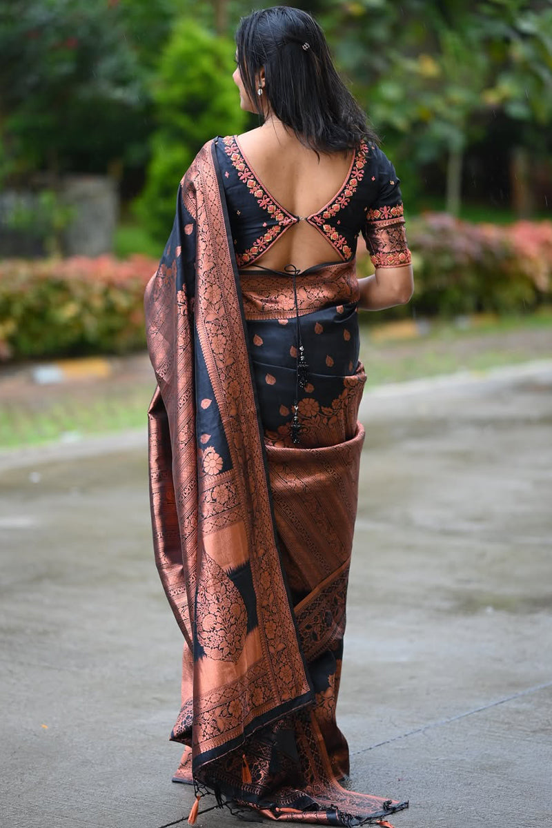 Gleaming Black Soft Silk Saree With Invaluable Blouse Piece