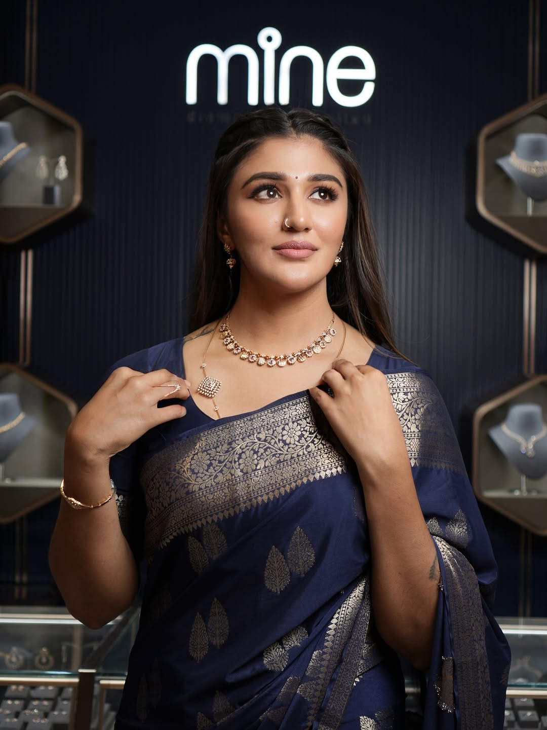 Capricious Navy Blue Soft Silk Saree With Dazzling Blouse Piece