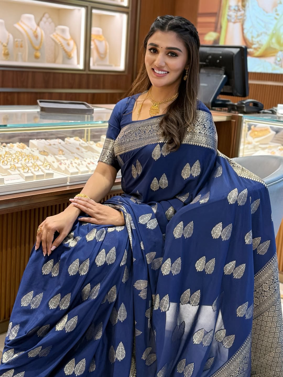 Capricious Navy Blue Soft Silk Saree With Dazzling Blouse Piece