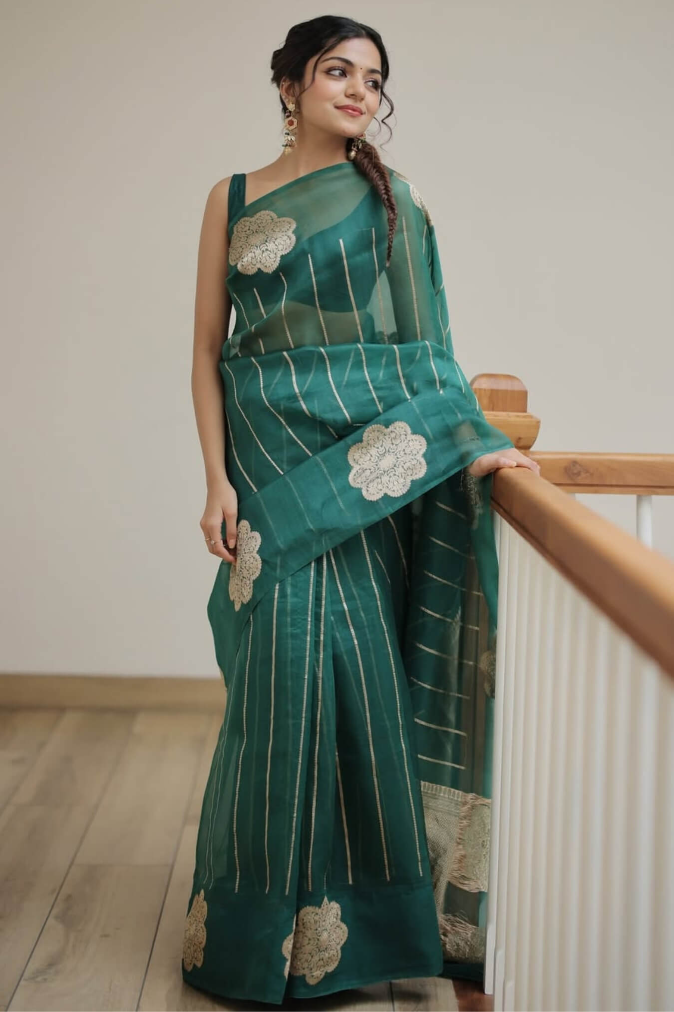 Glittering Green Linen Silk Saree With Demanding Blouse Piece