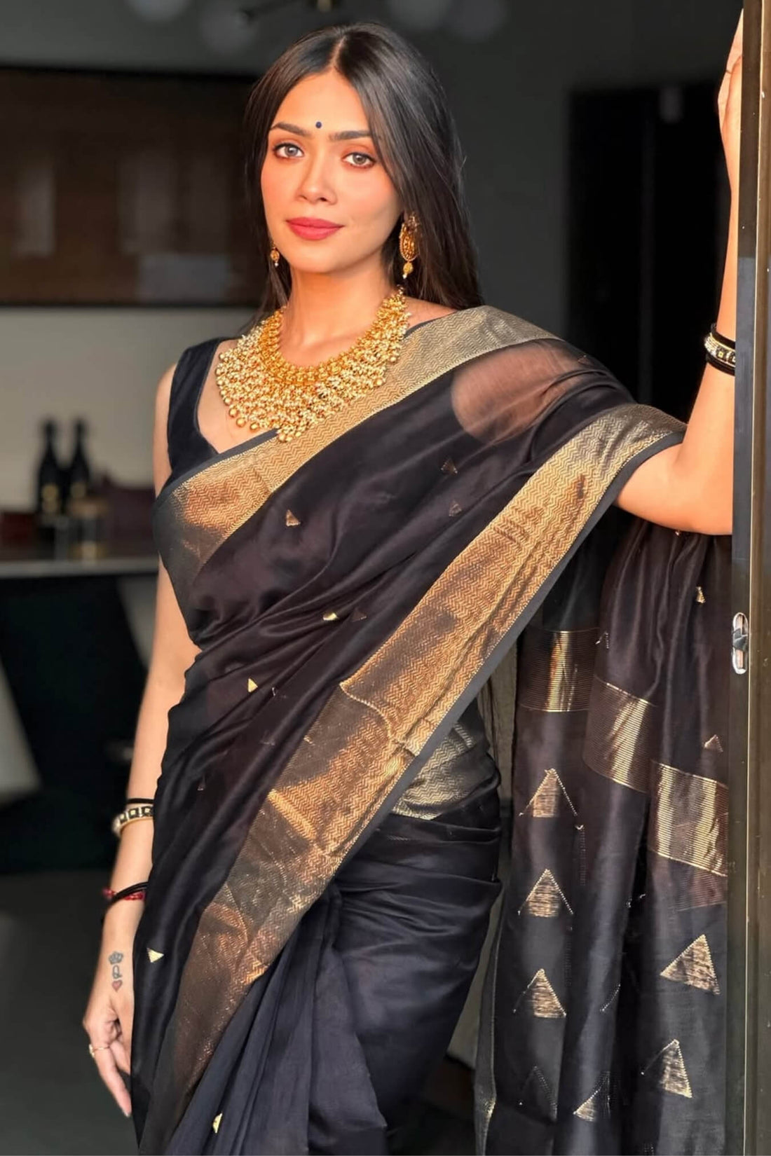 Pulsating Black Linen Silk Saree With Improbable Blouse Piece