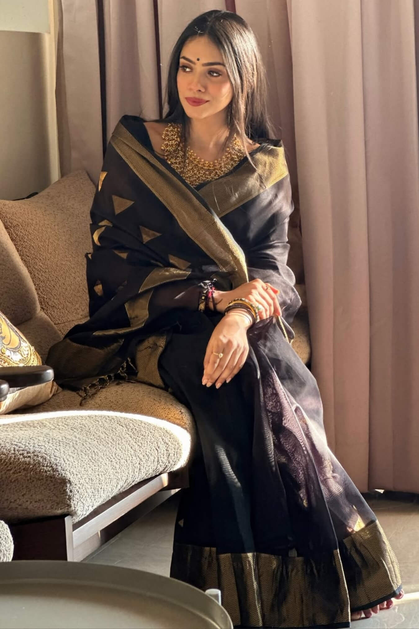 Pulsating Black Linen Silk Saree With Improbable Blouse Piece