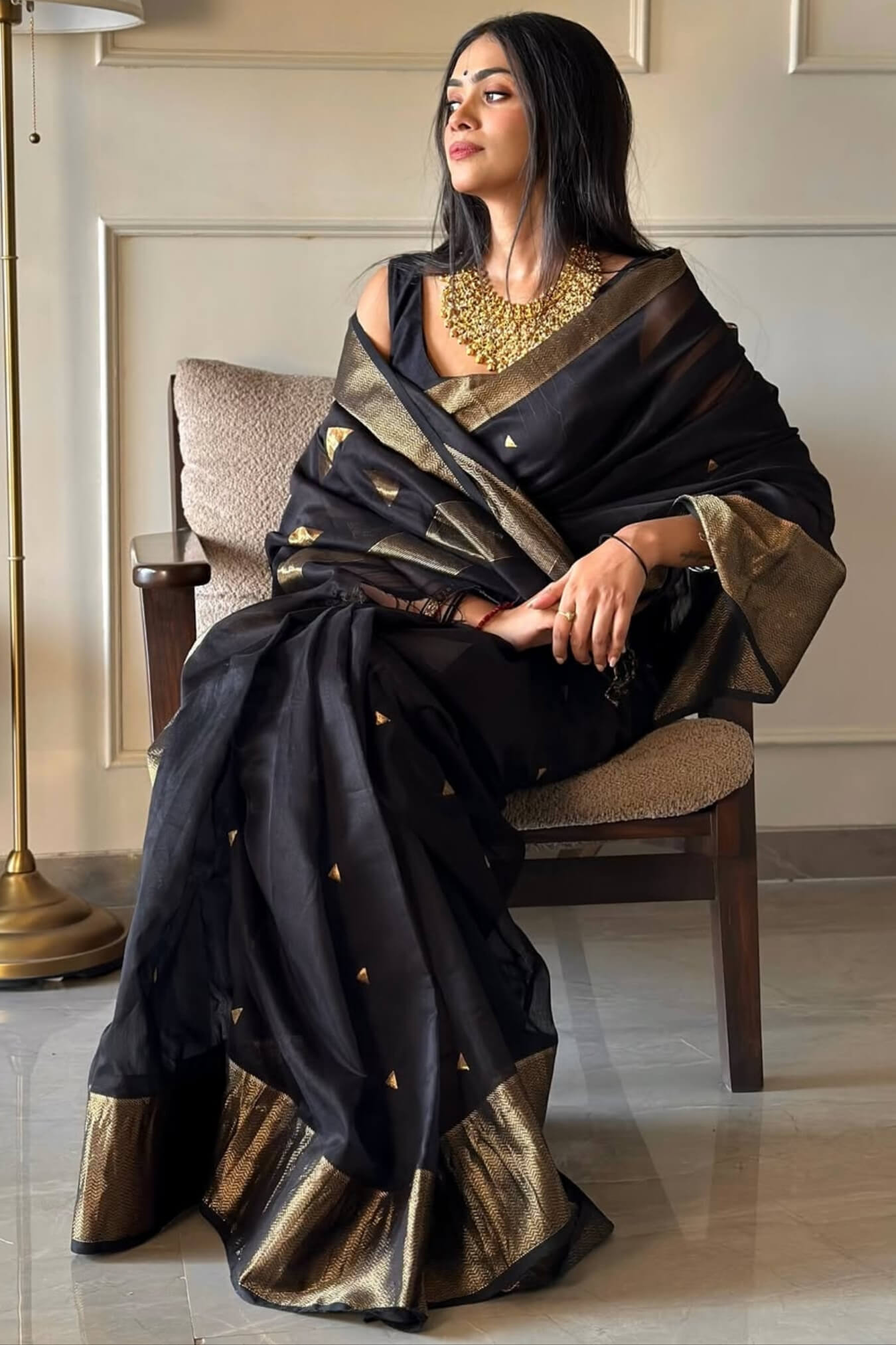 Pulsating Black Linen Silk Saree With Improbable Blouse Piece