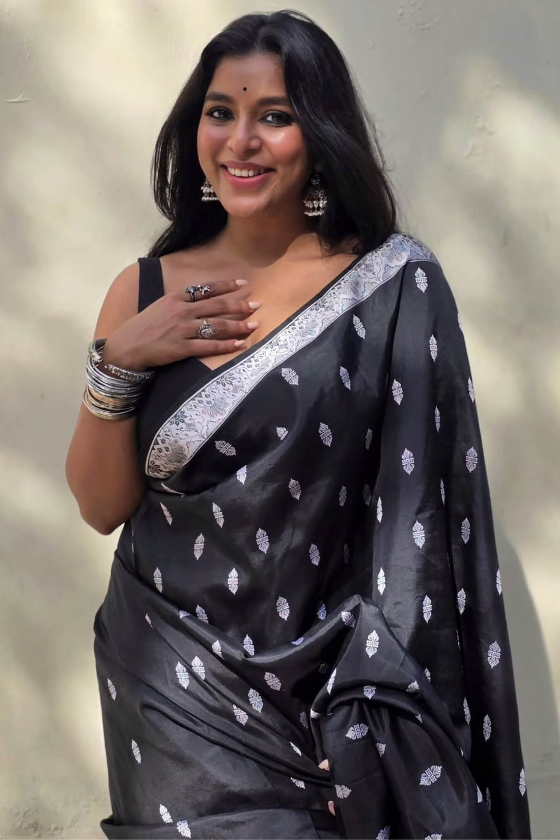 Glowing Black Soft Silk Saree With Lovely Blouse Piece