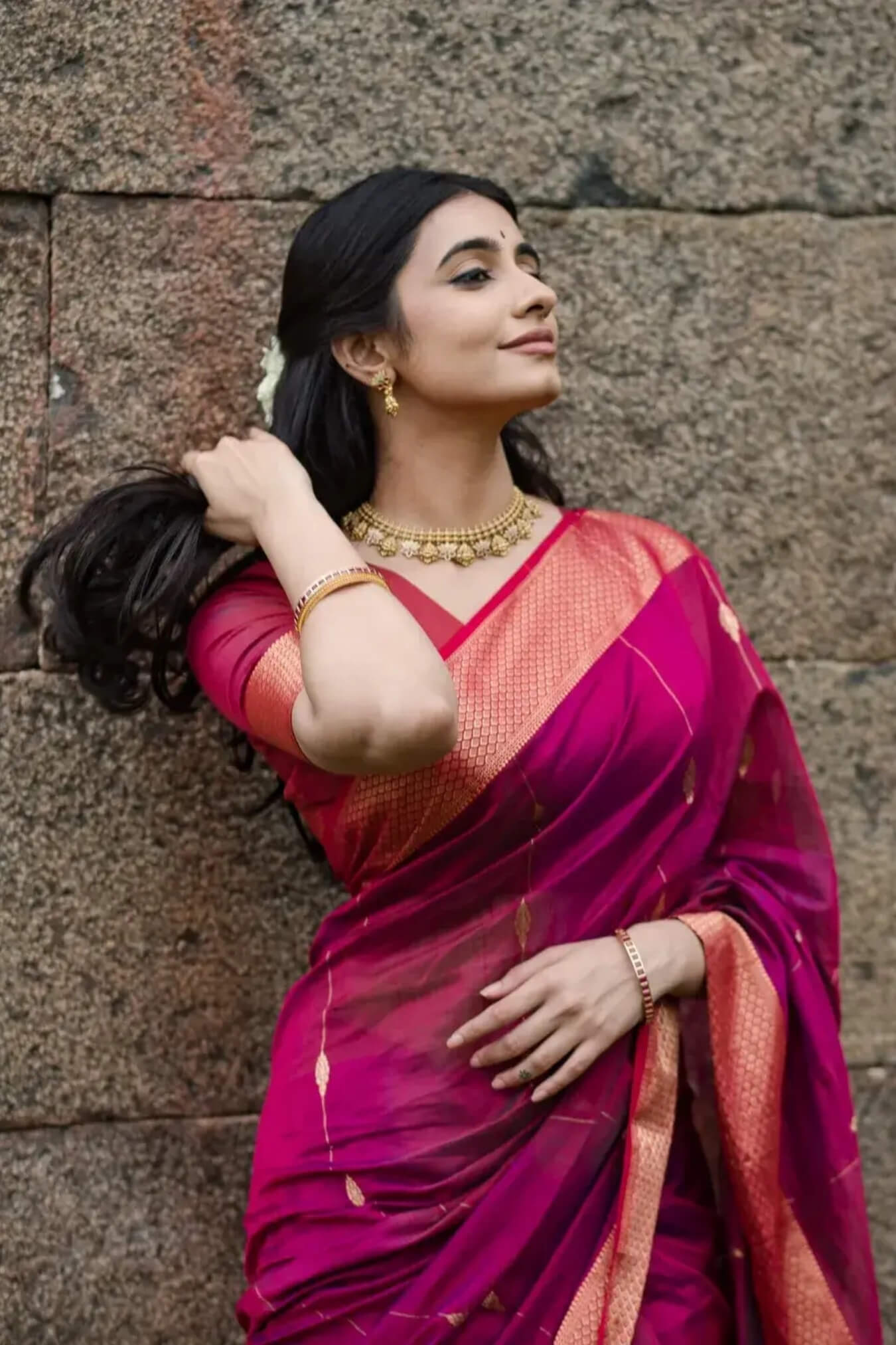 Most Flattering Dark Pink Linen Silk Saree With Desultory Blouse Piece