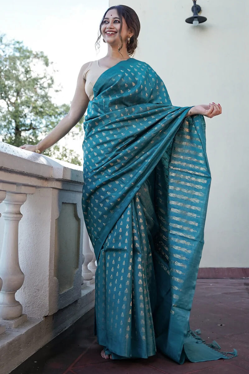 Fantabulous Rama Soft Silk Saree With Arresting Blouse Piece