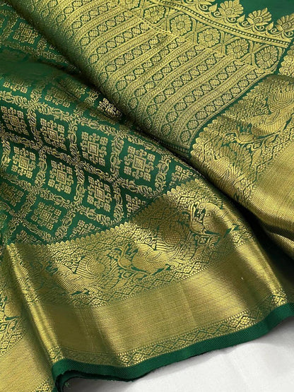Charismatic Dark Green Soft Silk Saree With Redolent Blouse Piece