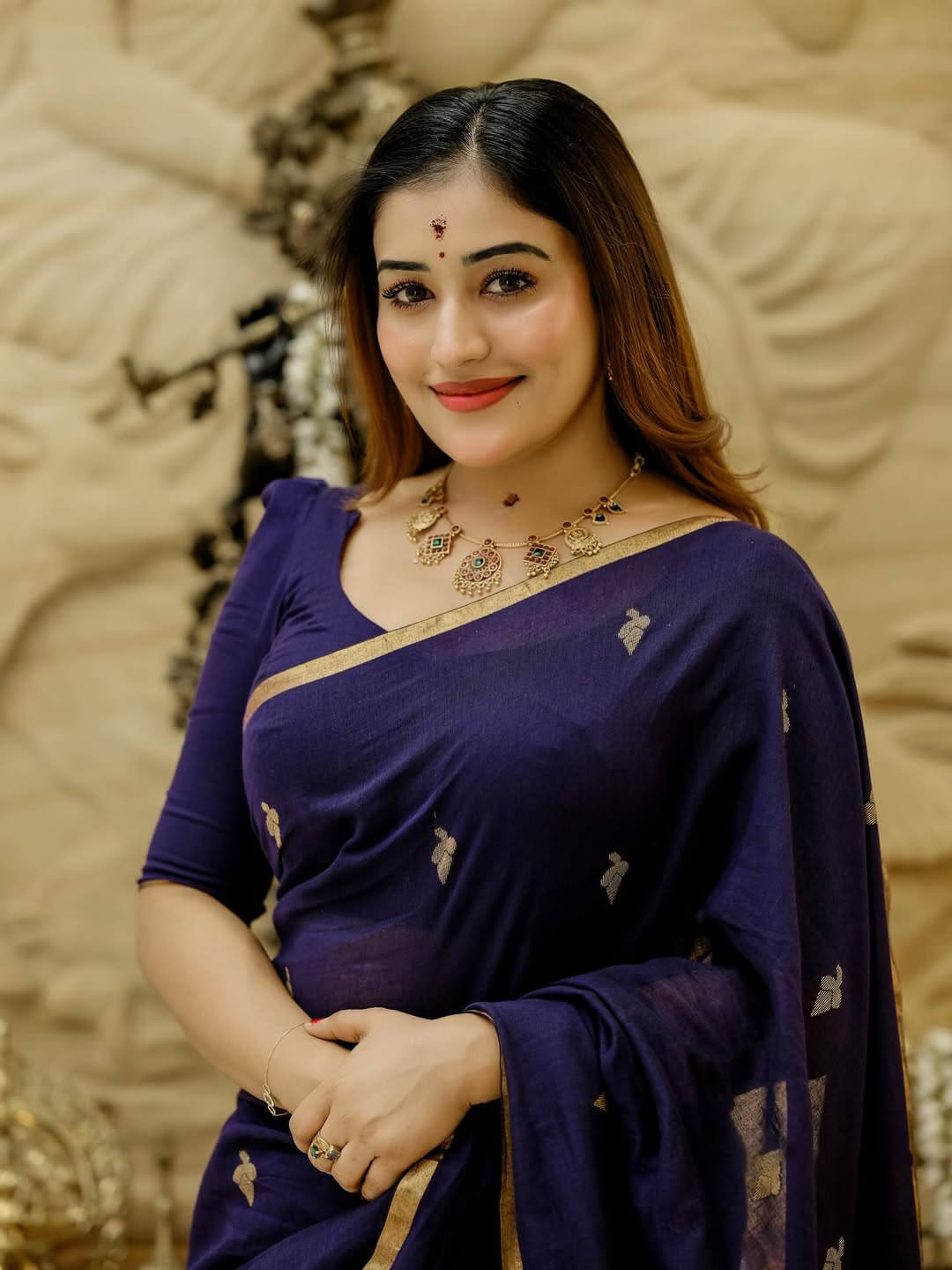 Demanding Navy Blue Cotton Silk Saree With Inspiring Blouse Piece