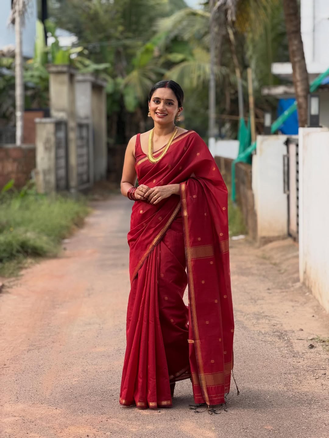 Efflorescence Red Cotton Silk Saree With Demure Blouse Piece