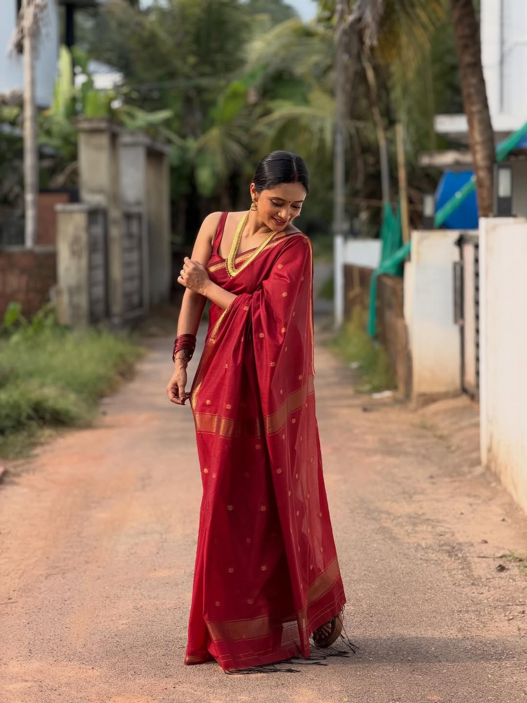 Efflorescence Red Cotton Silk Saree With Demure Blouse Piece