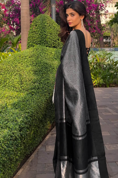Scintillating Black Soft Silk Saree With Cynosure Blouse Piece