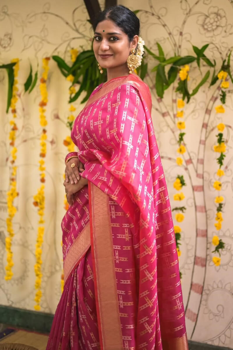 Artistic Dark Pink Soft Silk Saree With Refreshing Blouse Piece