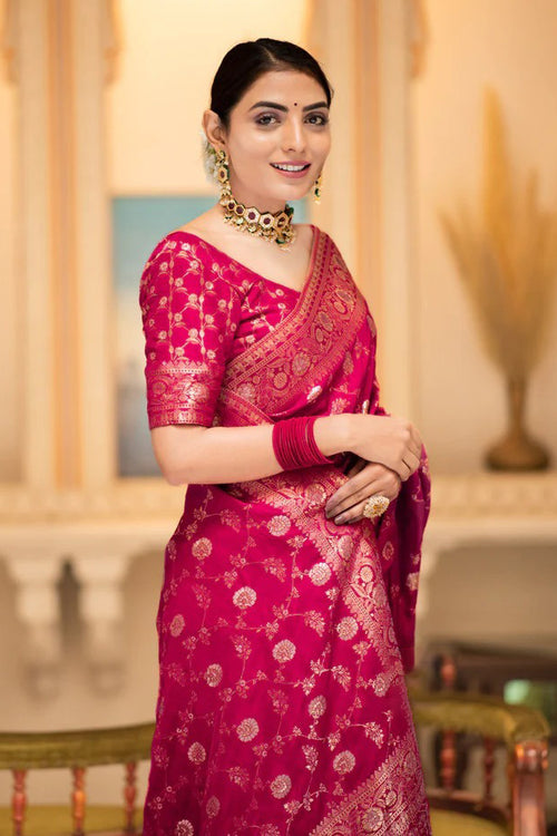 Load image into Gallery viewer, Glowing Dark Pink Soft Silk Saree With Gratifying Blouse Piece
