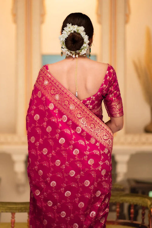 Load image into Gallery viewer, Glowing Dark Pink Soft Silk Saree With Gratifying Blouse Piece
