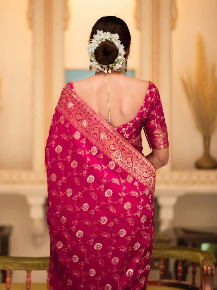 Glowing Dark Pink Soft Silk Saree With Gratifying Blouse Piece